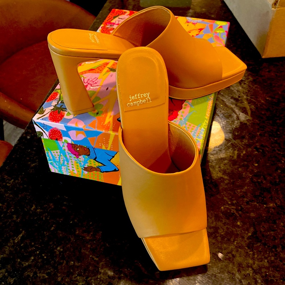 Brand new Jeffrey Campbell Caviar Dark Nude Platform Slide Sandal